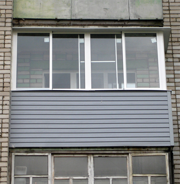 Новые окна VEKA на лоджии в многоквартирном доме